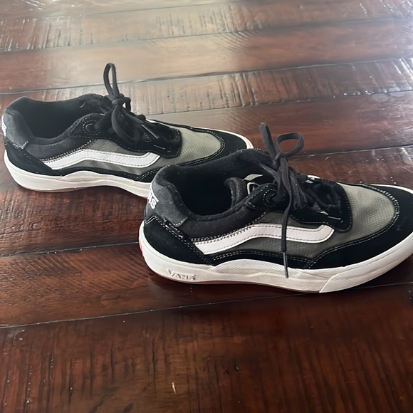 Vans Skateboarding Shoe - Picture 6 of 9